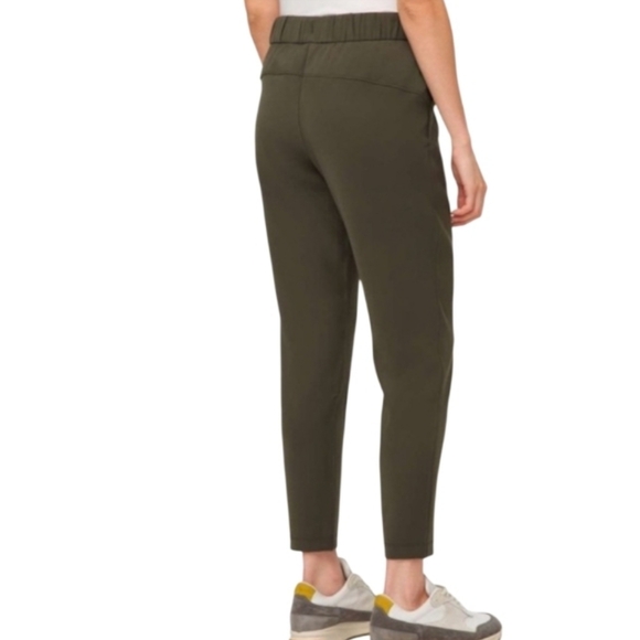 Lululemon Athletica Olive Green On The Fly 7/8 Women's Pants - Picture 2 of 10